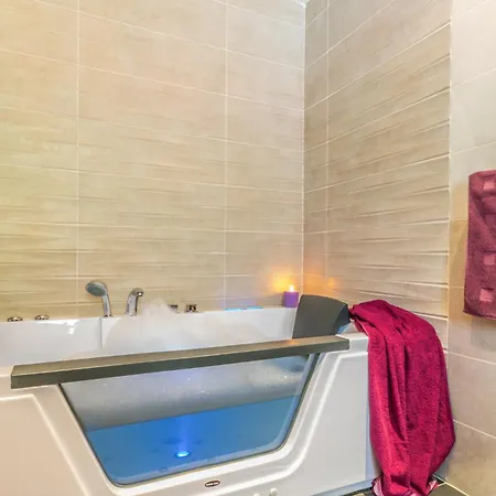 De Lujo. Piscina Con Jacuzzi. 펜션 엠푸리아브라바