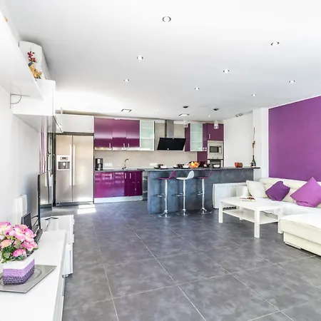 Holiday home De Lujo. Piscina Con Jacuzzi.