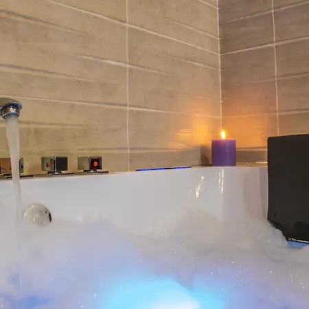 De Lujo. Piscina Con Jacuzzi. Holiday home *