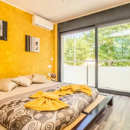 Holiday home De Lujo. Piscina Con Jacuzzi. *