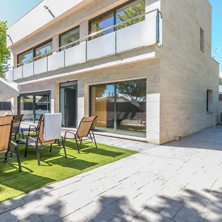 De Lujo. Piscina Con Jacuzzi. Holiday home
