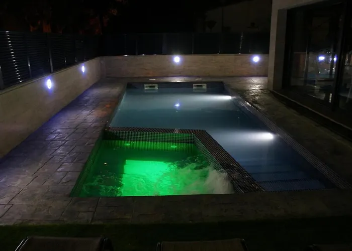 別荘 De Lujo. Piscina Con Jacuzzi. エンプリアブラバ
