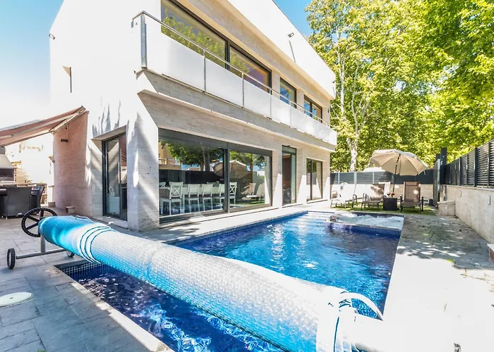別荘 De Lujo. Piscina Con Jacuzzi. エンプリアブラバ